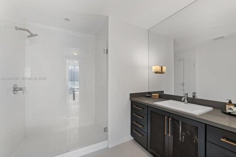 Condominio en venta en Miami, Florida, 4 dormitorios, 412.21 m2 № 2009906 - foto 30