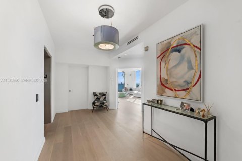 Condominio en venta en Miami, Florida, 4 dormitorios, 412.21 m2 № 2009906 - foto 6