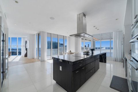 Condominio en venta en Miami, Florida, 4 dormitorios, 412.21 m2 № 2009906 - foto 10