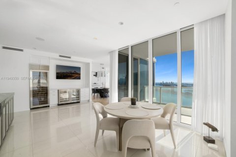 Condominio en venta en Miami, Florida, 4 dormitorios, 412.21 m2 № 2009906 - foto 11