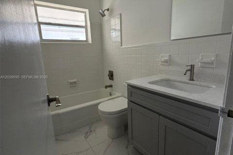 Villa ou maison à louer à North Miami Beach, Floride: 1 chambre, 55.74 m2 № 2182655 - photo 3