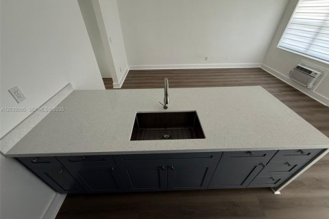 Villa ou maison à louer à North Miami Beach, Floride: 1 chambre, 55.74 m2 № 2182655 - photo 5