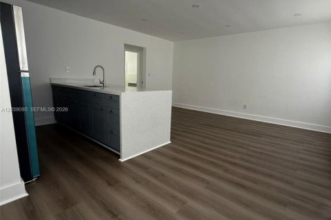Villa ou maison à louer à North Miami Beach, Floride: 1 chambre, 55.74 m2 № 2182655 - photo 6