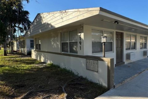 Villa ou maison à North Miami Beach, Floride 1 chambre, 55.74 m2 № 2182655