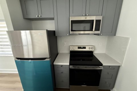Villa ou maison à louer à North Miami Beach, Floride: 1 chambre, 55.74 m2 № 2182655 - photo 4