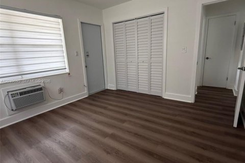 Villa ou maison à louer à North Miami Beach, Floride: 1 chambre, 55.74 m2 № 2182655 - photo 7