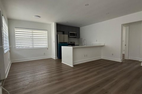 Villa ou maison à louer à North Miami Beach, Floride: 1 chambre, 55.74 m2 № 2182655 - photo 8