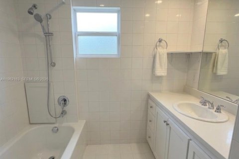 Купить виллу или дом в Хомстед, Флорида 5 спален, 198.07м2, № 2049911 - фото 9