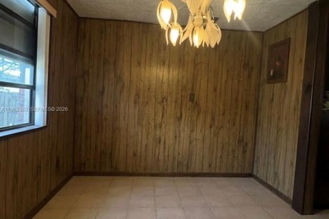 Купить виллу или дом в Хомстед, Флорида 5 спален, 198.07м2, № 2049911 - фото 10