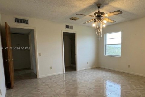 Купить виллу или дом в Хомстед, Флорида 5 спален, 198.07м2, № 2049911 - фото 7