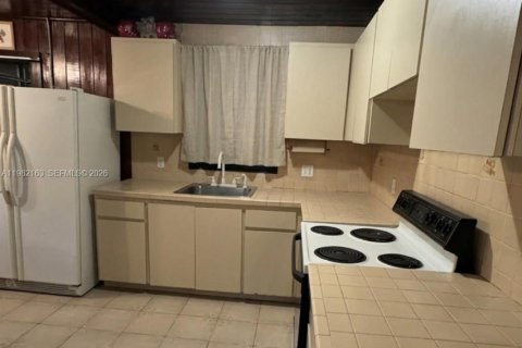 Купить виллу или дом в Хомстед, Флорида 5 спален, 198.07м2, № 2049911 - фото 5