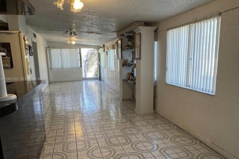 Купить виллу или дом в Хомстед, Флорида 5 спален, 198.07м2, № 2049911 - фото 4