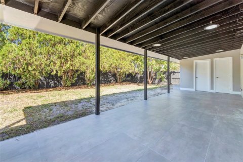 House in Pompano Beach, Florida 3 bedrooms, 94.76 sq.m. № 1701132 - photo 30