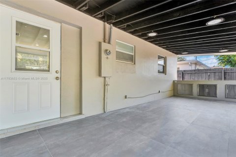 House in Pompano Beach, Florida 3 bedrooms, 94.76 sq.m. № 1701132 - photo 28