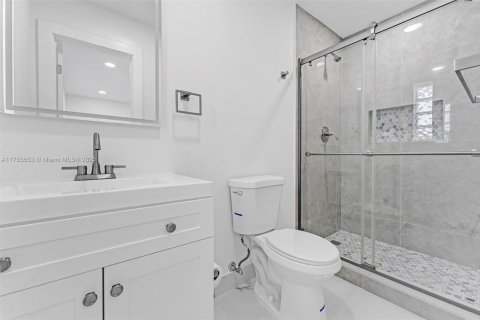 House in Pompano Beach, Florida 3 bedrooms, 94.76 sq.m. № 1701132 - photo 17