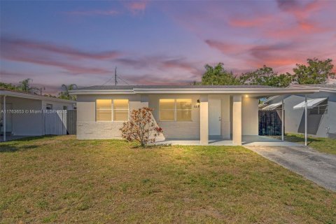 House in Pompano Beach, Florida 3 bedrooms, 94.76 sq.m. № 1701132 - photo 3