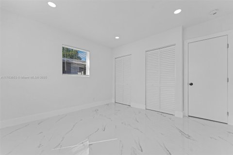 House in Pompano Beach, Florida 3 bedrooms, 94.76 sq.m. № 1701132 - photo 11