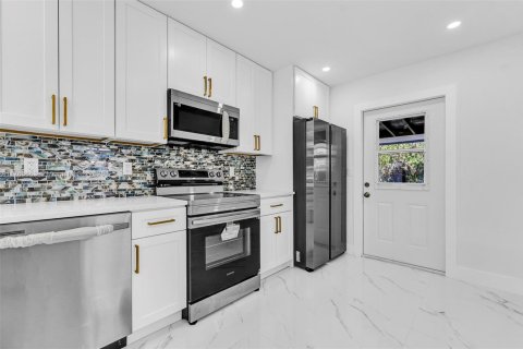 House in Pompano Beach, Florida 3 bedrooms, 94.76 sq.m. № 1701132 - photo 1
