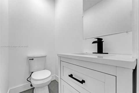 House in Pompano Beach, Florida 3 bedrooms, 94.76 sq.m. № 1701132 - photo 25