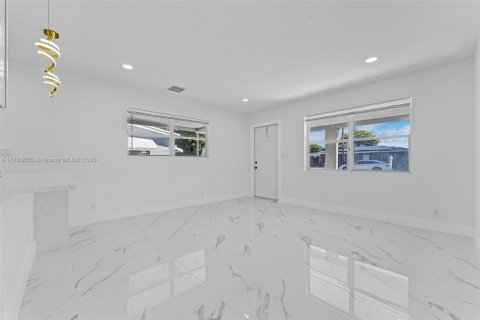 House in Pompano Beach, Florida 3 bedrooms, 94.76 sq.m. № 1701132 - photo 21