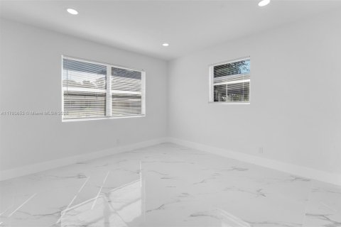 House in Pompano Beach, Florida 3 bedrooms, 94.76 sq.m. № 1701132 - photo 10