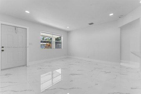 House in Pompano Beach, Florida 3 bedrooms, 94.76 sq.m. № 1701132 - photo 23