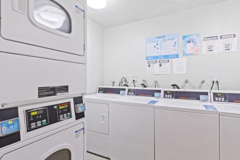 Condo in Margate, Florida, 2 bedrooms  № 1097726 - photo 1