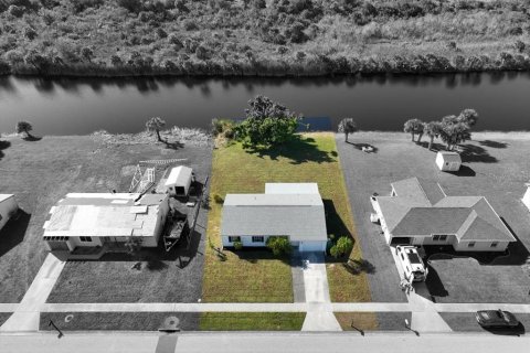 Villa ou maison à louer à Port Charlotte, Floride: 3 chambres, 103.68 m2 № 2108319 - photo 2