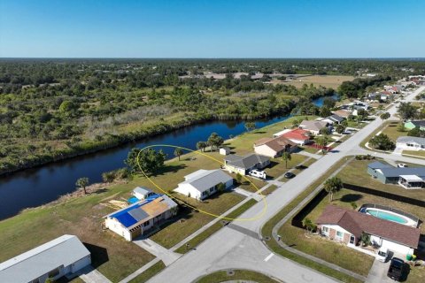 Villa ou maison à Port Charlotte, Floride 3 chambres, 103.68 m2 № 2108319