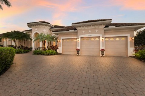House in Lakewood Ranch, Florida 4 bedrooms, 425.59 sq.m. № 1573681 - photo 3