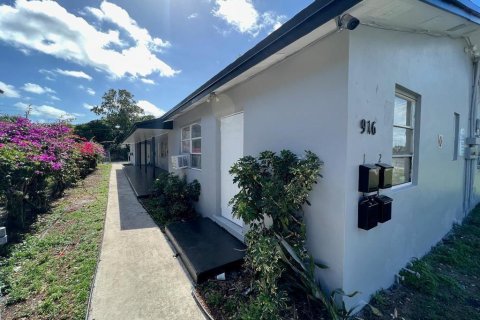 Immobilier commercial à louer à West Palm Beach, Floride: 2 chambres, 60.39 m2 № 1209215 - photo 1