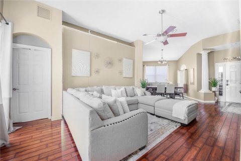 House in Haines City, Florida 5 bedrooms, 249.81 sq.m. № 1740239 - photo 12