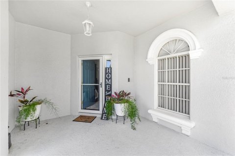 House in Haines City, Florida 5 bedrooms, 249.81 sq.m. № 1740239 - photo 7