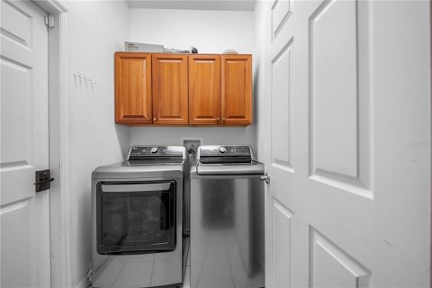 House in Haines City, Florida 5 bedrooms, 249.81 sq.m. № 1740239 - photo 20