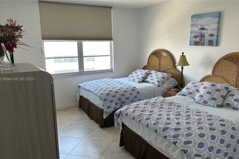 Condominio en alquiler en Hollywood, Florida, 2 dormitorios, 135.54 m2 № 1959497 - foto 17