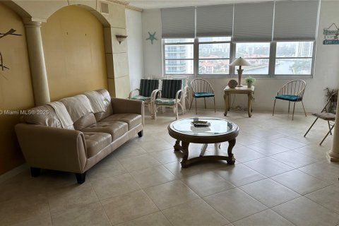 Condominio en alquiler en Hollywood, Florida, 2 dormitorios, 135.54 m2 № 1959497 - foto 6