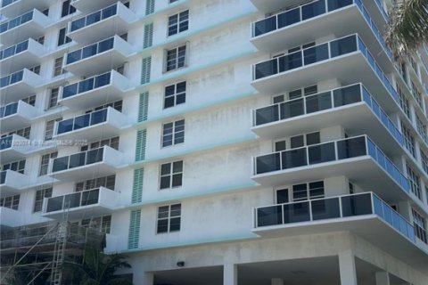 Condominio en alquiler en Hollywood, Florida, 2 dormitorios, 135.54 m2 № 1959497 - foto 19