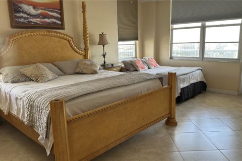 Condominio en alquiler en Hollywood, Florida, 2 dormitorios, 135.54 m2 № 1959497 - foto 13
