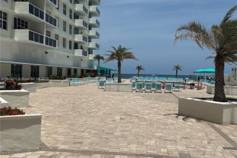 Condominio en alquiler en Hollywood, Florida, 2 dormitorios, 135.54 m2 № 1959497 - foto 26