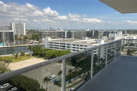 Condominio en alquiler en Hollywood, Florida, 2 dormitorios, 135.54 m2 № 1959497 - foto 4