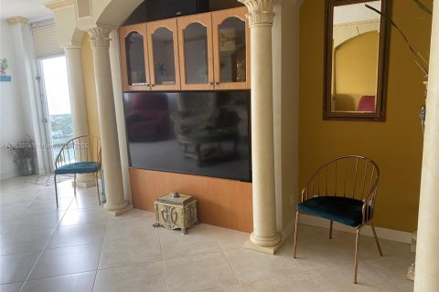 Condominio en alquiler en Hollywood, Florida, 2 dormitorios, 135.54 m2 № 1959497 - foto 7