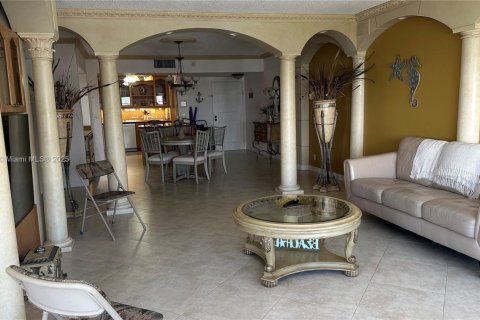 Condominio en alquiler en Hollywood, Florida, 2 dormitorios, 135.54 m2 № 1959497 - foto 9