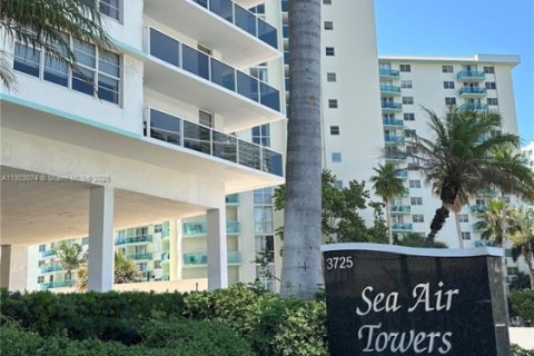 Condominio en alquiler en Hollywood, Florida, 2 dormitorios, 135.54 m2 № 1959497 - foto 20