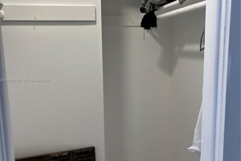 Copropriété à louer à Miami Beach, Floride: 1 chambre, 69.4 m2 № 2024489 - photo 19