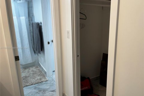 Copropriété à louer à Miami Beach, Floride: 1 chambre, 69.4 m2 № 2024489 - photo 21