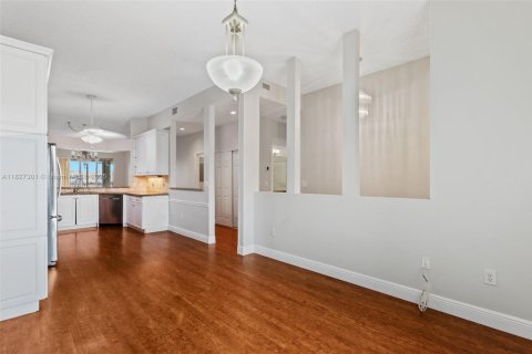 Condominio en venta en Tamarac, Florida, 2 dormitorios, 139.35 m2 № 1924360 - foto 4