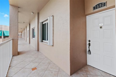 Condominio en venta en Tamarac, Florida, 2 dormitorios, 139.35 m2 № 1924360 - foto 3