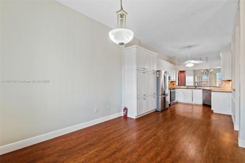 Condominio en venta en Tamarac, Florida, 2 dormitorios, 139.35 m2 № 1924360 - foto 5