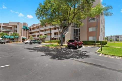 Condominio en venta en Tamarac, Florida, 2 dormitorios, 139.35 m2 № 1924360 - foto 1