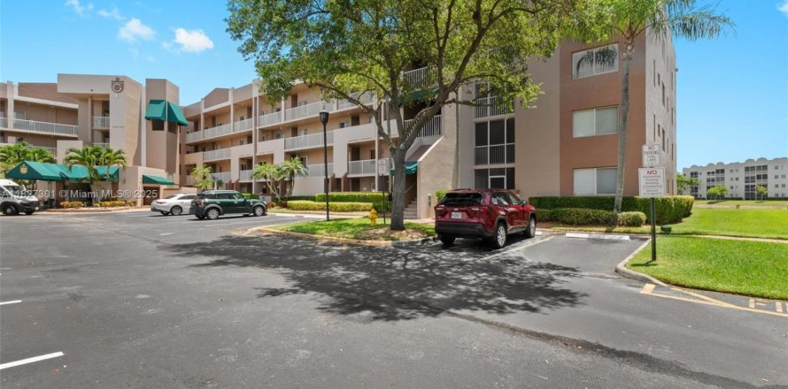 Condominio en Tamarac, Florida, 2 dormitorios  № 1924360